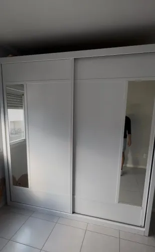 Guarda roupas casal com espelho
