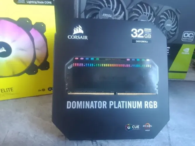 Kit de Memória DDR4 Corsair Dominator Platinum RGB, 32GB (2x16GB) 3600MHz, C18