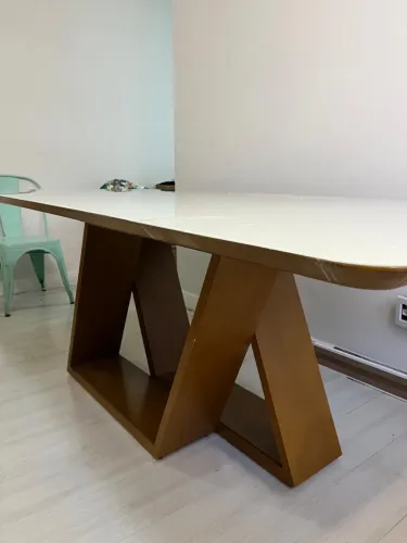 Mesa de jantar em madeira maciça e tampo laqueado 2,0 x 1,0