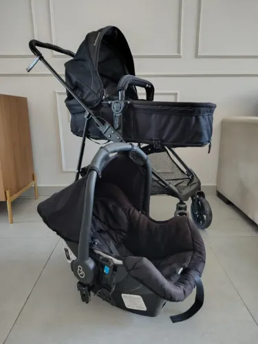 Carrinho de bebê Galzerano com bebê conforto ( também vira ninho)