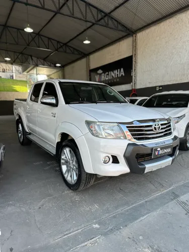 Toyota Hilux CD SRV 4X4 2.7 Flex 16V Aut. 2014