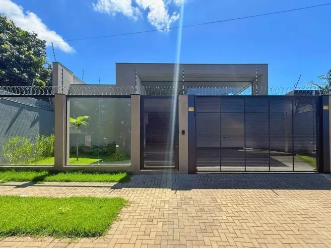 Casa à venda em Maringá, Zona 05, com 3 suítes, com 316 m²