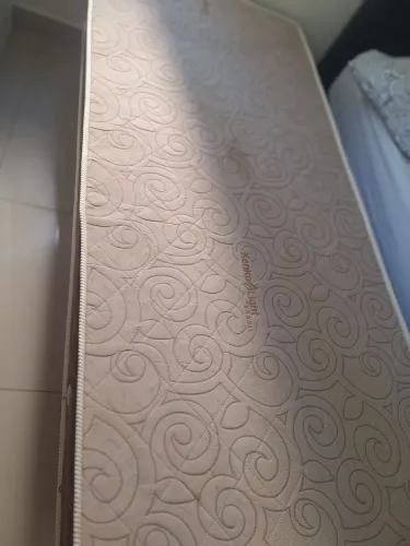 Vende se cama box solteiro