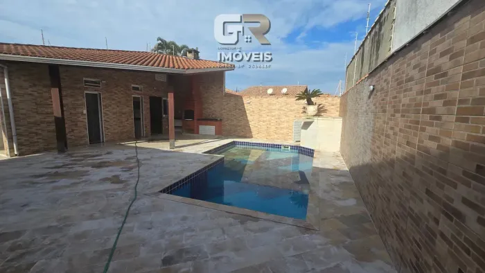 200 mts da praia | 3 suítes | Piscina | 4 vagas