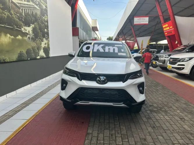 Toyota Hilux SW4 SRX Plat. 4X4 2.8 TB Die. Aut. 2026