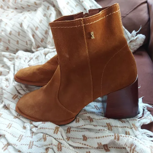 Bota Santa Lola