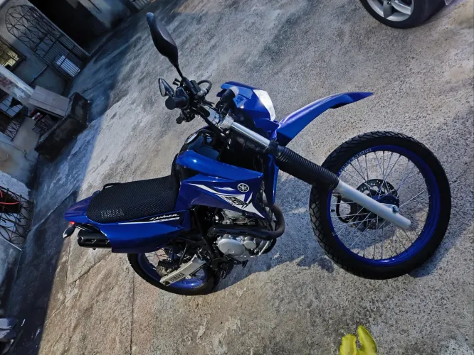 Vendo Lander 2015 bonita e ela !