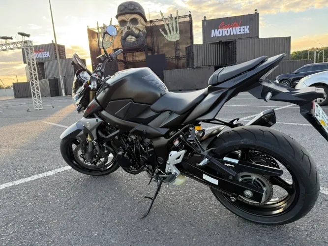 Suzuki GSR 750A 2014/2015 ( mais nova de Brasília)