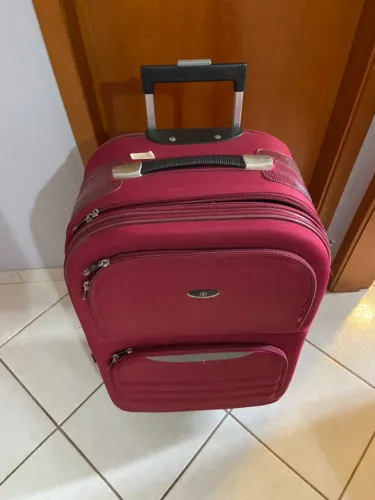 Mala de Viagem Média com Rodinhas e Puxador Retrátil - 72 cm
