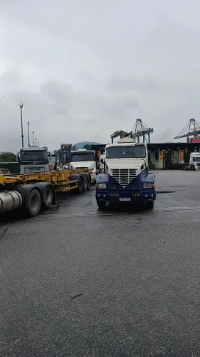Cavalo mecânico Volvo 340 4 X 2 ano 92 Está no meu nome. Trabalhando todos os Dias .