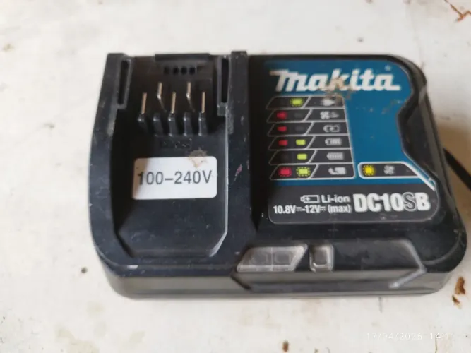 Carregador de bateria Makita