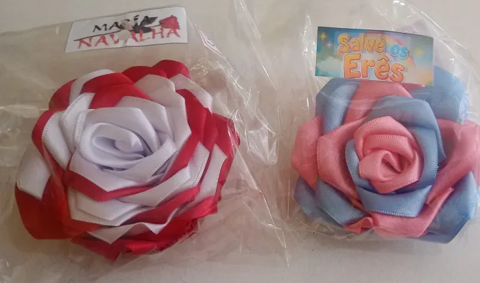 Presilhas de cabelo de rosas eternas