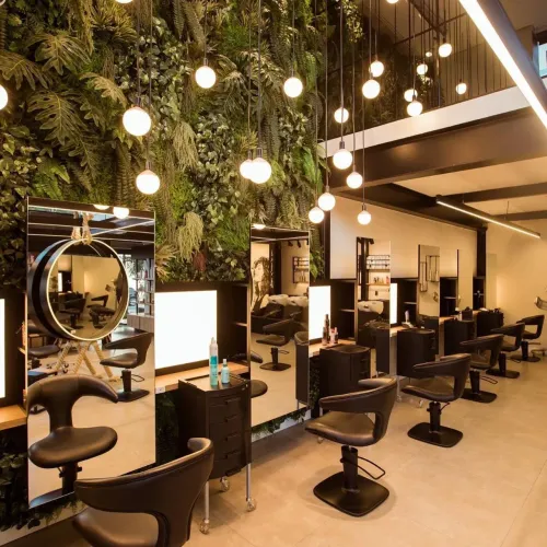 Precisa de manicure e escovista