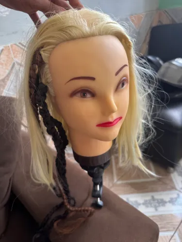 Cabeça de boneca salão ou trancista 