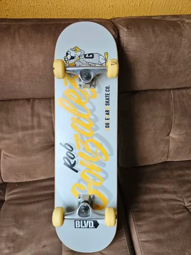 Skate profissional shape Rob Gonzales, rodas Christian Hosoi e trucks KTN. Nunca usado!