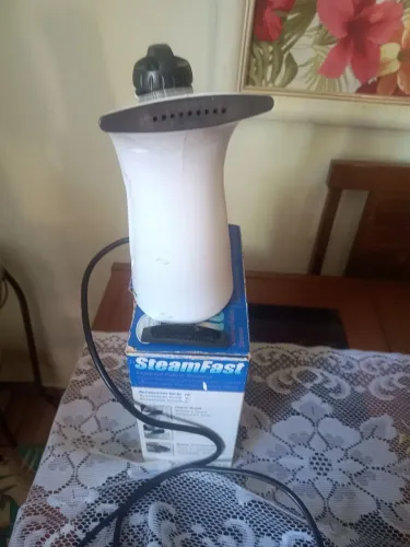 Vaporizador compacto, passa e higieniza. Na caixa.