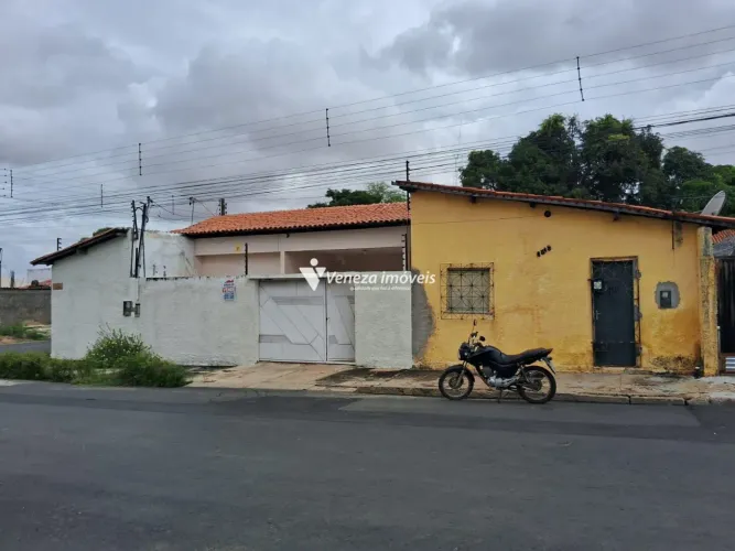 CASA RESIDENCIAL NO LOURIVAL PARENTE.