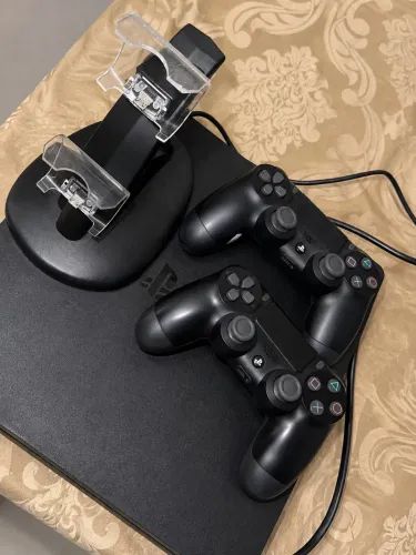PlayStation 4 Original - Completo com 2 Controles