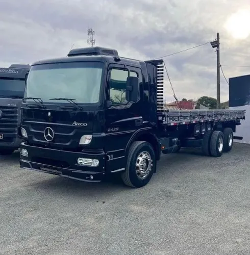 Atego 2425 2011 6x2 unico dono