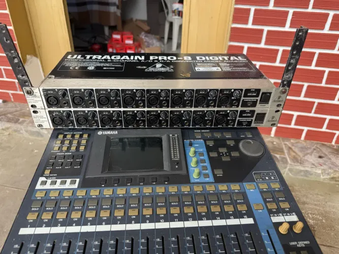 Yamaha 01v96 com 2 ADA