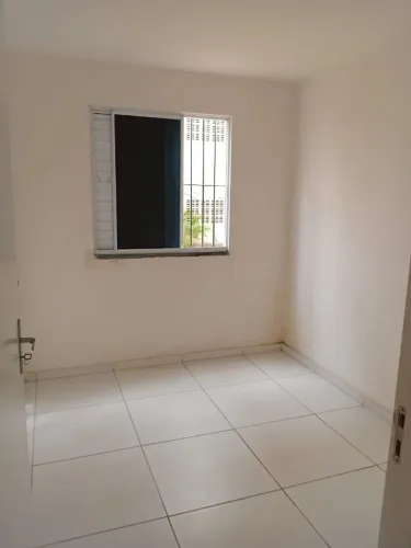 Apt todo gradeado, 2 quartos, sala, cozinha e banheiro reformados.
