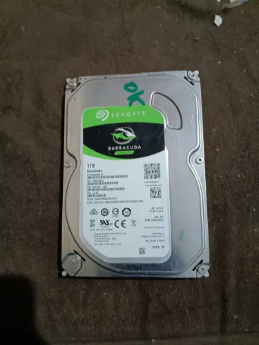 HD Segate Desktop Barracuda saudável com só 575 vezes logado