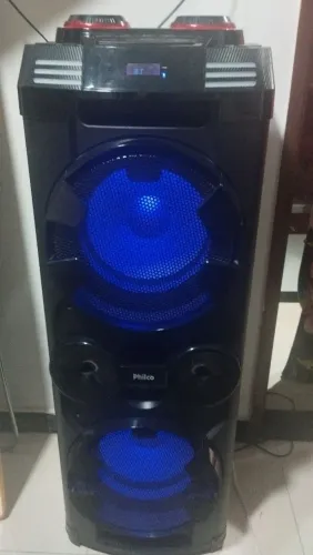 Vendo uma torre Philco pcx 2000  com suporte de rodinhas em perfeito estado de uso . 
