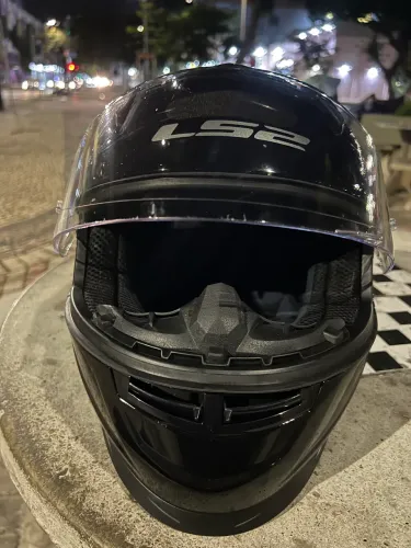 Capacete ls2 praticamente novo