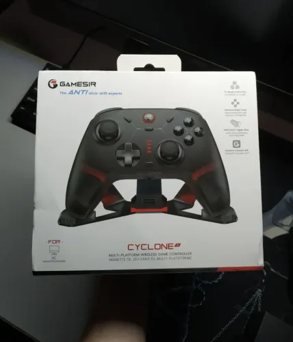 Controle Gamesir Cyclone 2 com Base de carregamento