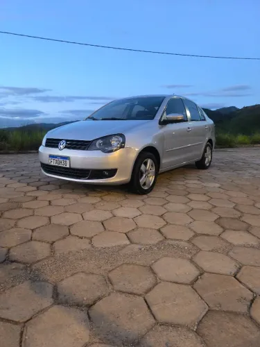 Volkswagen Polo Sedan 1.6 MI Total Flex 8V 4P 2014