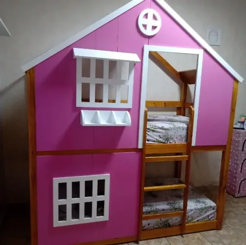 Cama beliche de casinha.