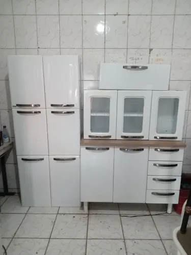 VENDO UM ARMARIO DE FERRO SEMI NOVO COMPLETO