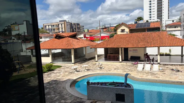 Alugo apartamento no Catolé., com água e condomínio incluso.