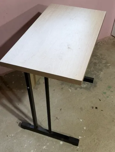 Mesinha de estudo escrivaninha pequena usada barata conservada