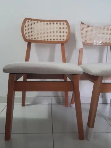 2 Cadeiras de Madeira com Palhinha e Estofado