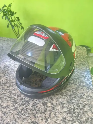 Vendo capacete usado poucas vezes