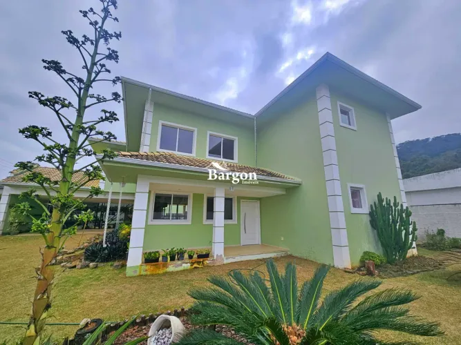 Casa completa com 5 suítes a venda em Simão Pereira em MG