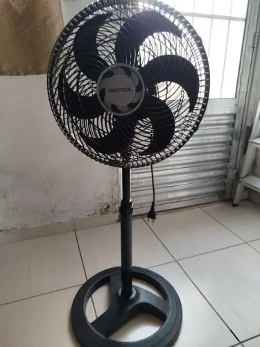 Ventilador semi novo voltagem 220w