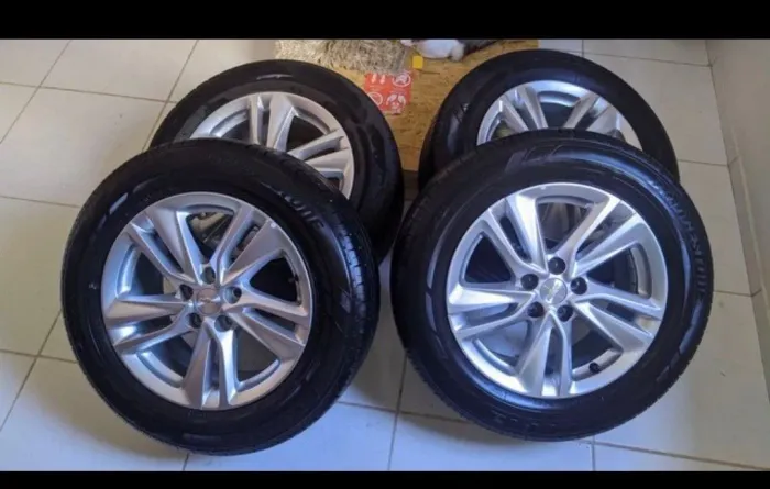 Pneus e rodas Tracker LT aro 16