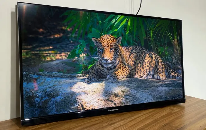 TV 32 Polegadas + controle ( não é smart )