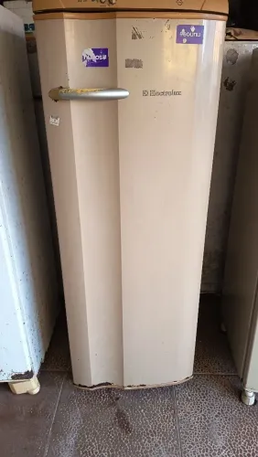 Geladeira Eletrolux RE29 220V