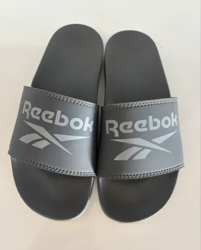 Chinelo Reebok -cinza 