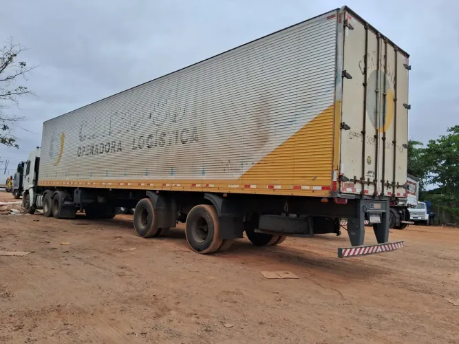 Carreta baú 30 paletes dois eixo