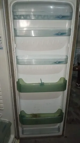 Vendo a geladeira toda boa