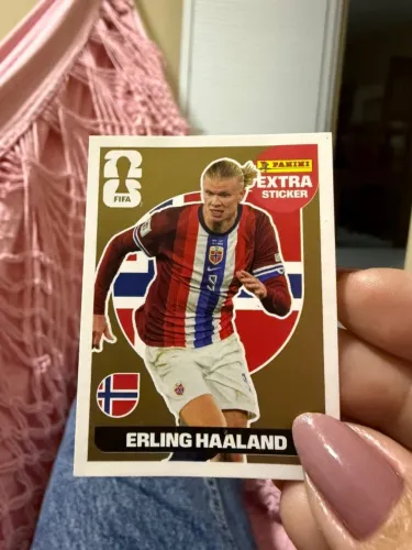 Figurinha extra legend ouro Haaland