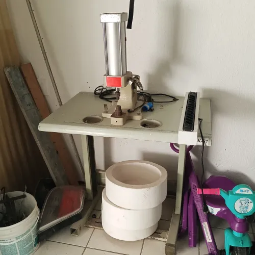 Máquina de arrebite