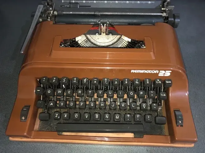 Máquina de Escrever - Remington 25