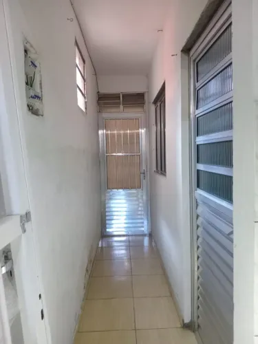 Aluga-se um quarto para solteiro 