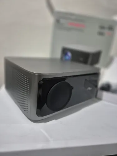 Projetor Smart Bettdow AC1071 - 1000 ANSI, Netflix Oficial, Android 13, Suporte a 4K