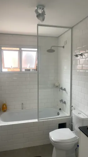 Faço serviços com vidro sob medida, com qualidade e preço justo.